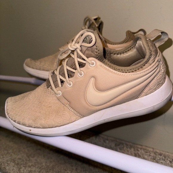 Nike runners - Picture 2 of 2